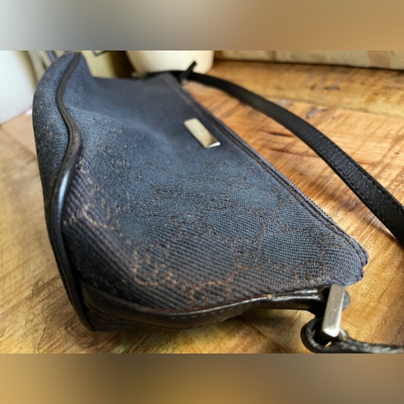 GUCCI Monogram GG Canvas Boat Baguette Pouchette - Picture 5 of 10